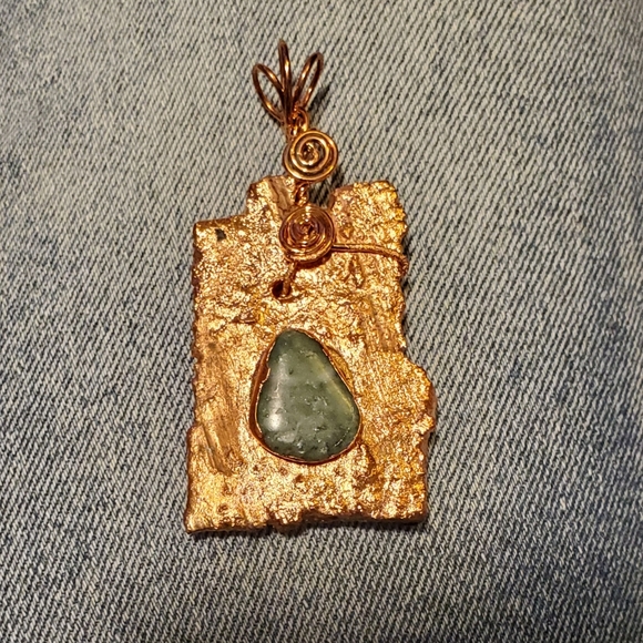 Copper Tree Bark with Jade Gemstone & chain - Picture 2 of 4